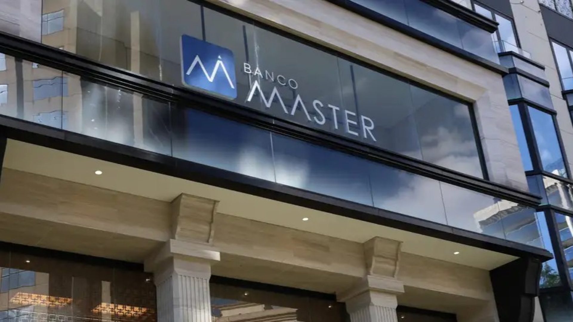 - Fachada do Banco Master, em SP - Foto: Rovena Rosa/Agência Brasil